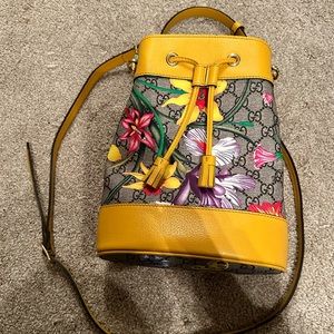 GG Supreme Monogram Flora Small Ophidia Bucket Bag